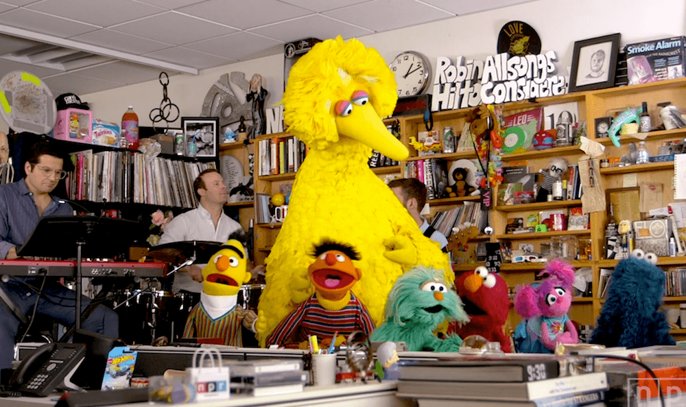 Festeja 50 años de ‘Plaza Sésamo’ con esta sesión de Tiny Desk Concert