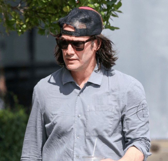 Keanu Reeves afeitó su barba para filmar "Bill and Ted 3'
