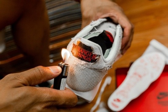 ‘Stranger Things’ y Nike lanzan par de sneakers que debes quemar para poder apreciar los detalles