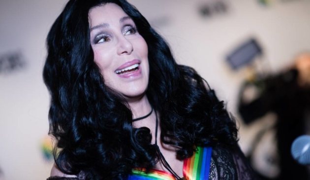 Cher lanza misteriosa pregunta en Twitter y sus admiradores no saben qué pensar