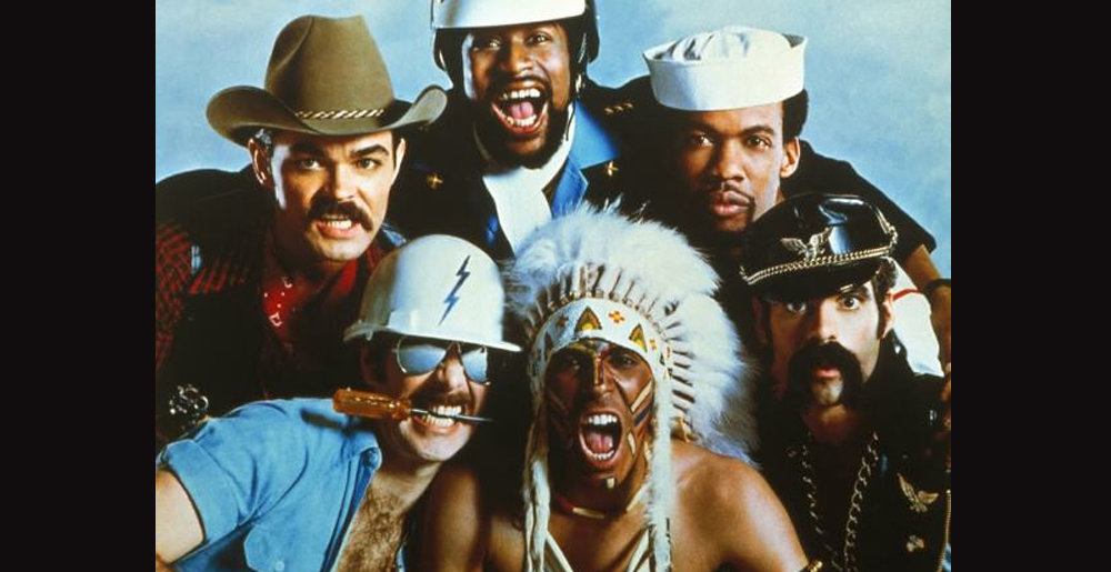 Mira a Village People dominar el escenario del Riot Fest 2019