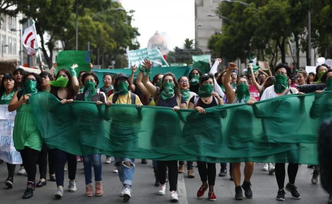 La marea verde gana su segunda plaza en México: Oaxaca aprueba en lo general la despenalización del aborto