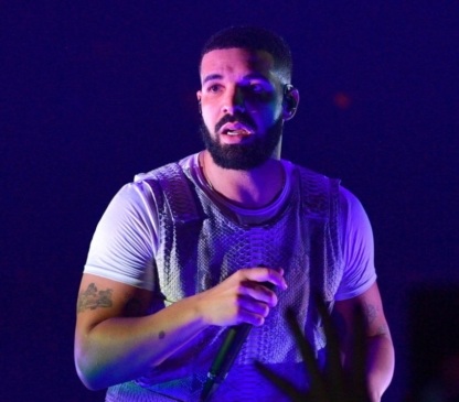 Por primera vez en su historia, Drake es abucheado y bajado de un escenario