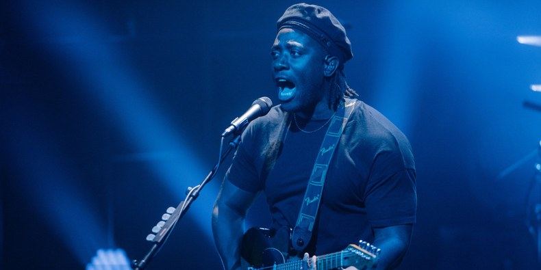 Bloc Party revive el sonido de “Banquet” en el show de Corden