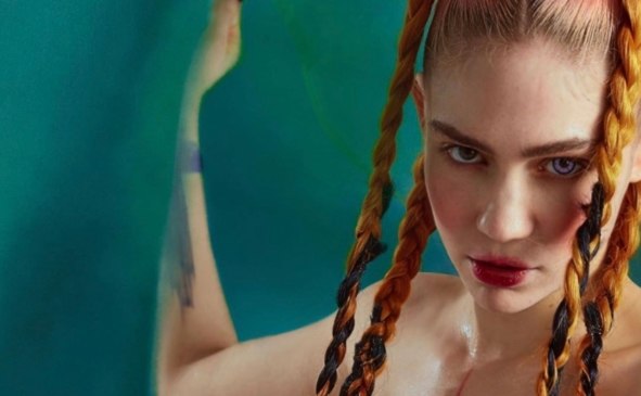 Grimes anuncia su primer embarazo con un poderoso desnudo en Instagram