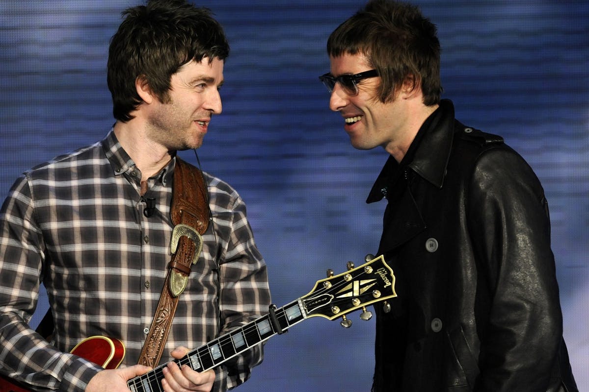 Noel Gallagher le “rogó” a Liam para reunir a Oasis en 2022, pero eso no va a pasar