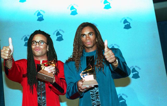 Hace 30 años Milli Vanilli recibió su primer Grammy… Para luego tener que regresarlo