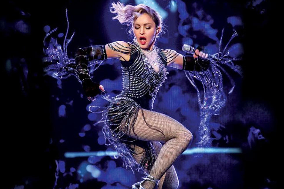 Madonna es demandada por sus propios fans después de salir con 3 horas de retraso al show