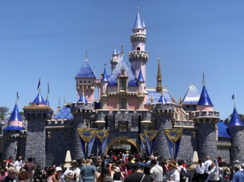 ¡Ni Disneyland se escapa! 😔 El parque cierra su sede en California