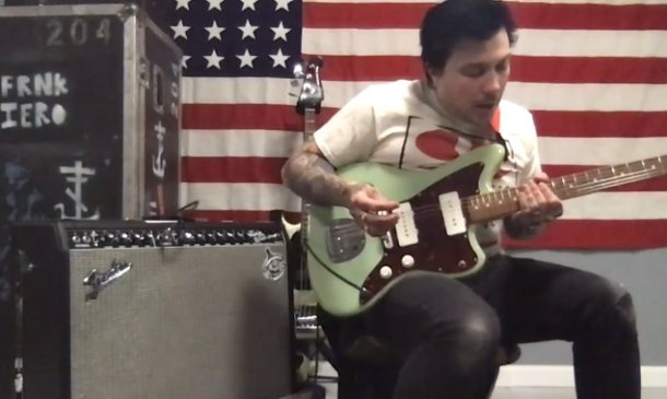 ¡Frank Iero de My Chemical Romance da clases de guitarra online gratis!
