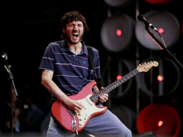 ¡Sorpresa! ¡John Frusciante acaba de lanzar un nuevo álbum en solitario!