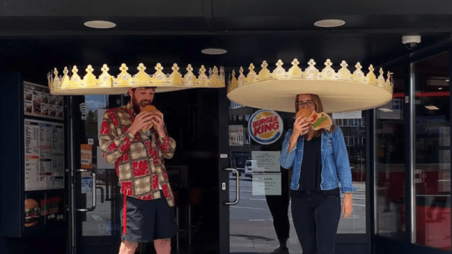 Burger King presenta su solución para la sana distancia, ¡coronas gigantes!