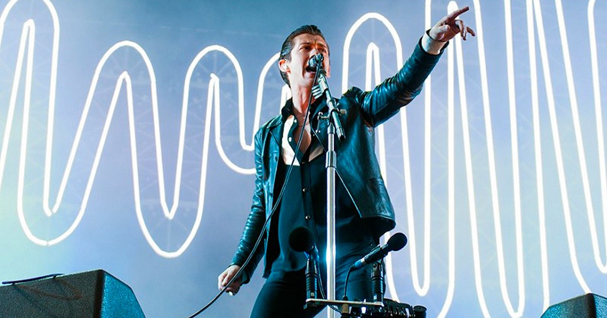 ¡El video de “Do I Wanna Know?” de Arctic Monkeys supera 1 billón de plays en YouTube!