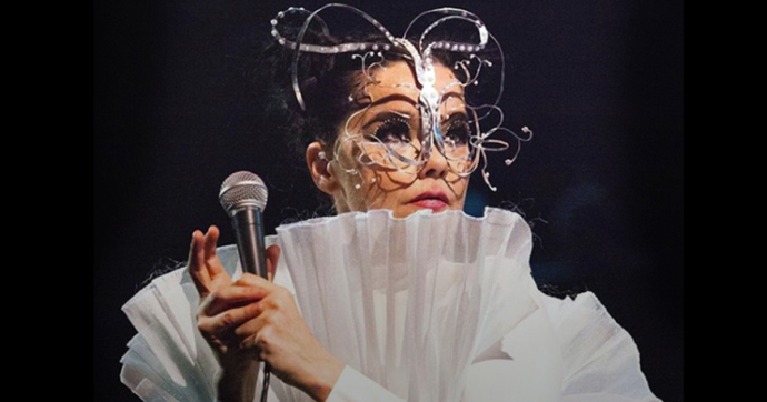 Björk pospone conciertos en livestream que iba a dar en Agosto