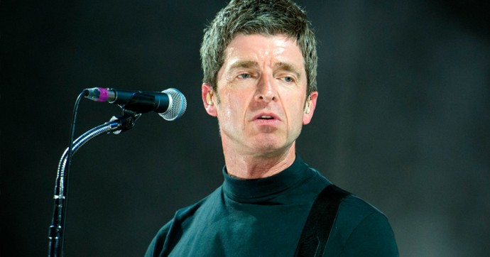 Noel Gallagher se niega a usar cubrebocas: “me vale una m*erda, son ch*ingaderas”