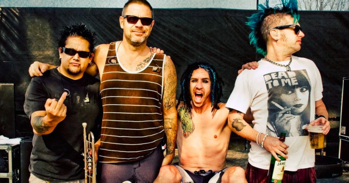 ¡NOFX tocará uno de sus mejores álbumes en livestream desde el patio de Fat Mike!