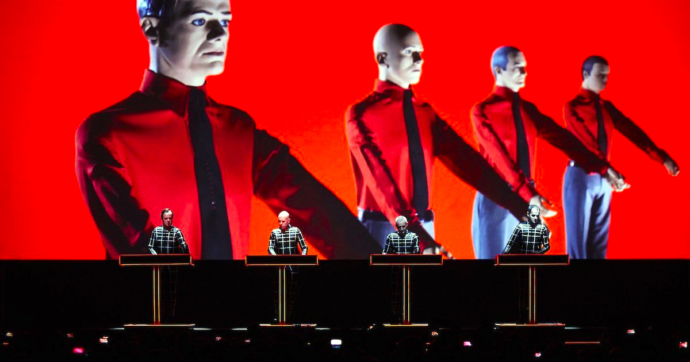 Niño de 5 años se niega a escuchar cualquier banda que no sea Kraftwerk y su historia se hace viral