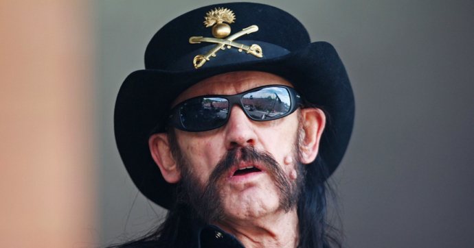 ¡Motörhead lanza cubrebocas oficiales con el rostro de Lemmy Kilmister!
