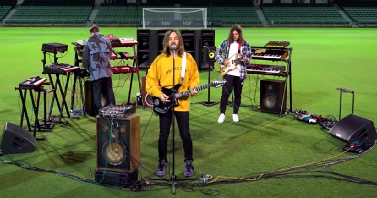 Tame Impala dio un concierto en un estadio completamente vacío: ¡Míralo aquí!