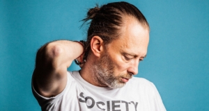 ¡Thom Yorke lanza nueva línea de playeras para combatir el cambio climático!