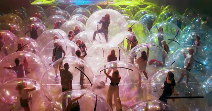 Que siempre no: The Flaming Lips pospone sus conciertos con el público adentro de burbujas