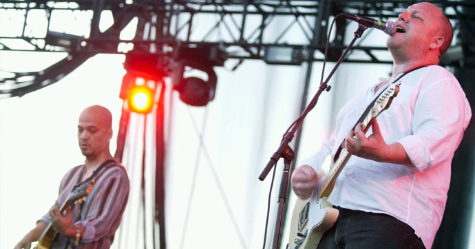 Pixies lanza nuevo disco en vivo de su legendario concierto en Coachella 2004