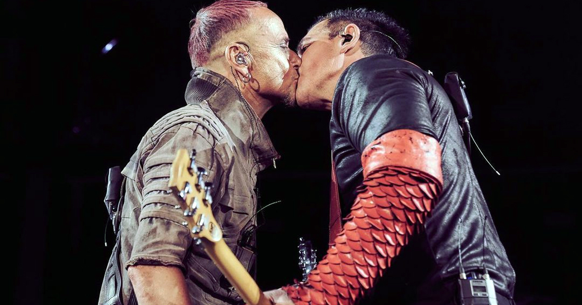 Instagram borra foto de un beso entre integrantes de Rammstein por ser, ¿violenta?