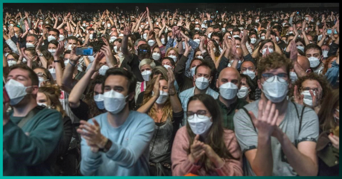 España tuvo su primer concierto masivo de 5 mil personas sin distanciamiento social