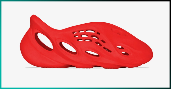 Kanye West y adidas detallan las nuevas sandalias Yeezy Foam Runner totalmente rojas