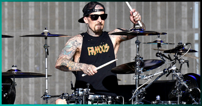 Travis Barker pone a la venta la batería que usó para grabar “Adam’s Song” de Blink-182