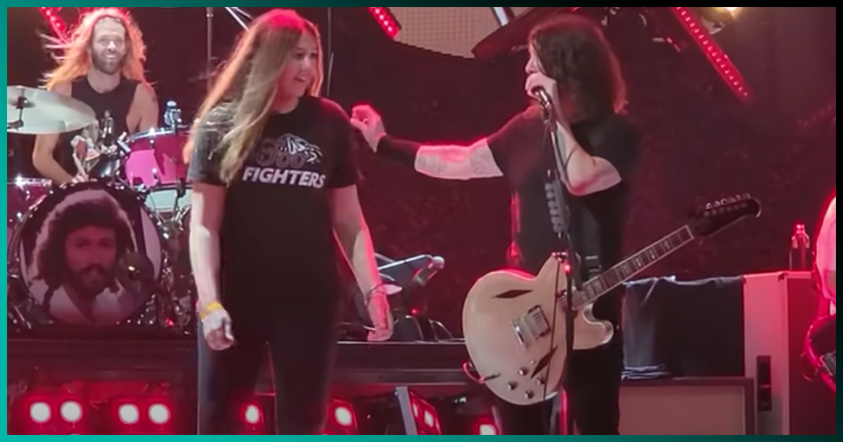 Foo Fighters invitaron a una fan al escenario para tocar “Monkey Wrench” en vivo