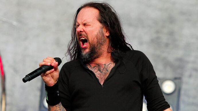 Jonathan Davis nombra el disco de Korn que considera un “total y miserable fracaso”