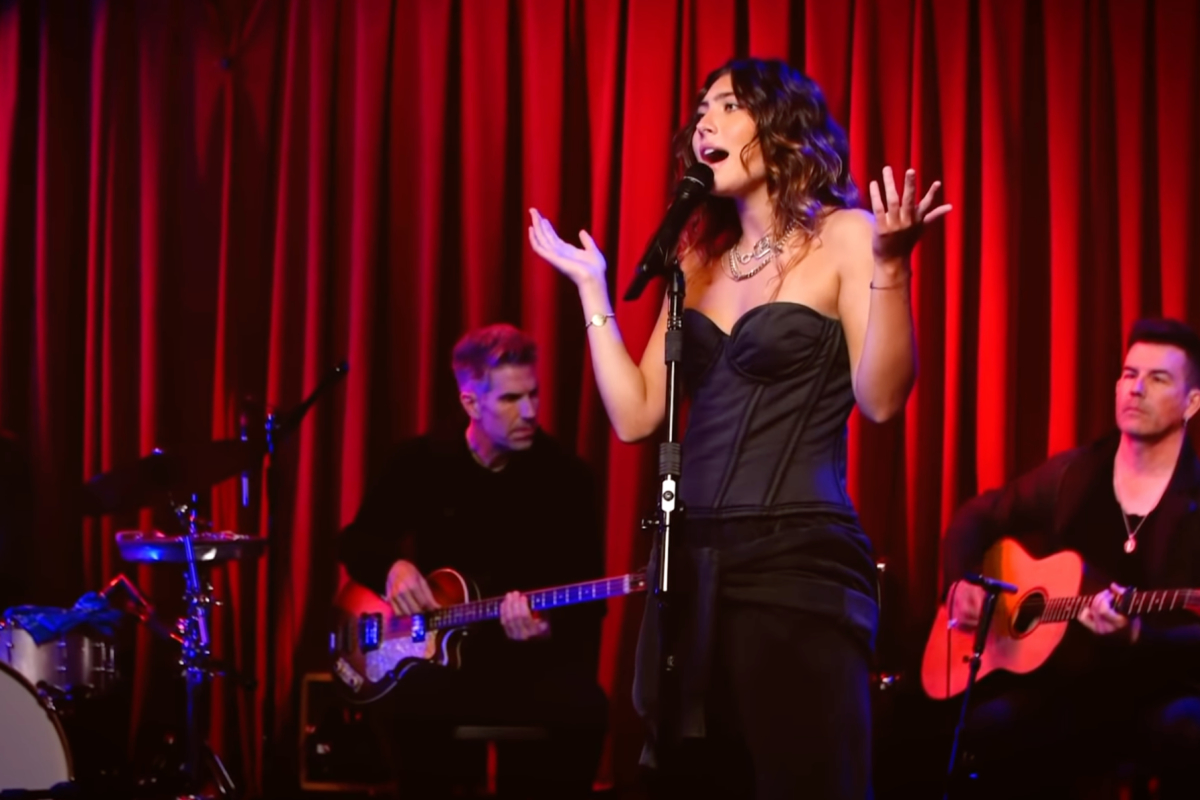 Toni Cornell interpreta emotivo cover de “Nothing Compares 2 U” en vivo en honor a su papá