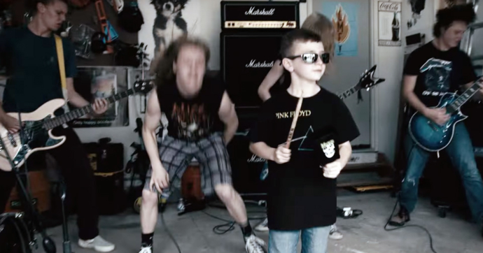 Pantera: Un grupo de niños toca un impactante cover de “Domination”