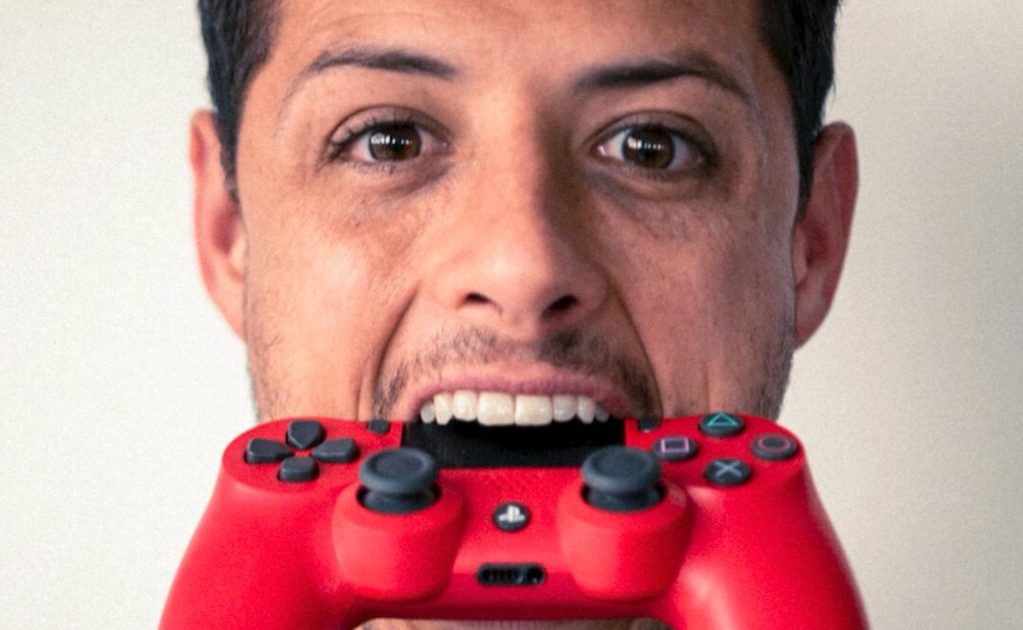 Chicharito trae nivel… Pero en el FIFA y firma contrato profesional de eSports