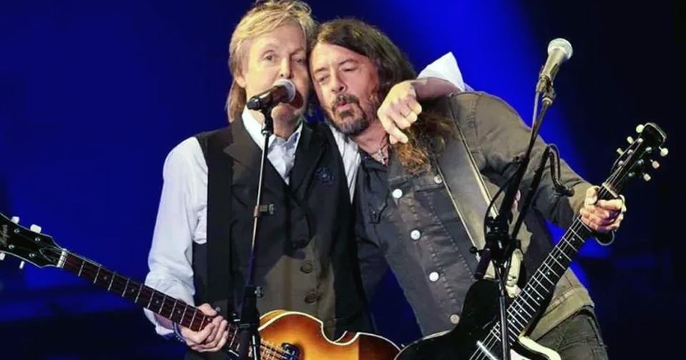 Dave Grohl subió al escenario con Paul McCartney en Glastonbury 2022