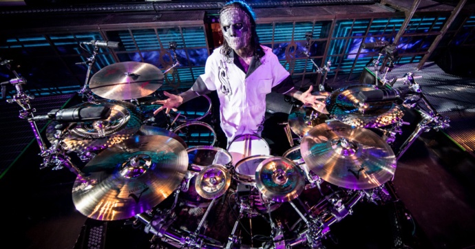 El baterista de Slipknot da un tour en video de su impresionante set de batería