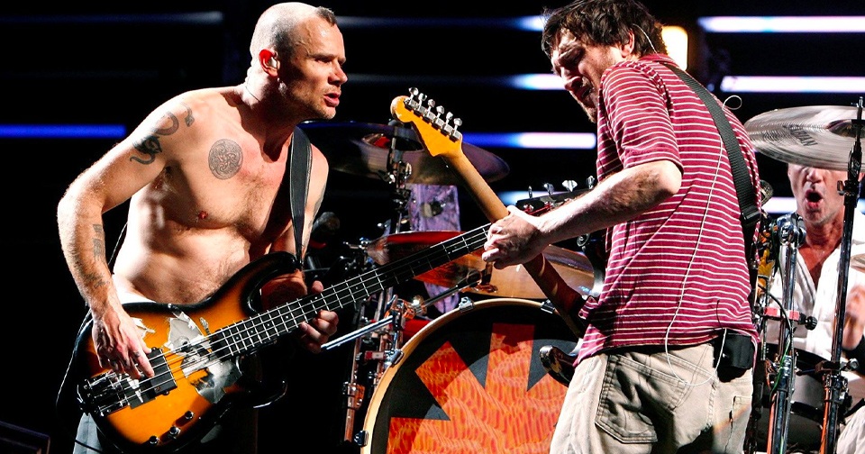 Flea comparte alucinante solo de John Frusciante: “Es como respirar para él”