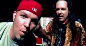 Mira este video de Limp Bizkit mostrándole un demo a Korn en el 2000