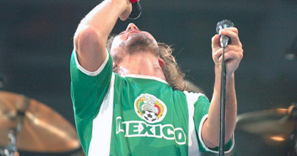 Recordar es vivir: Mira a Pearl Jam tocar “Black” en su primera visita a México en 2003