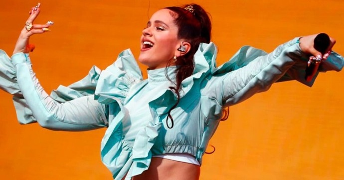 Rosalía detiene concierto para ayudar a un fan que se desmayó entre el público