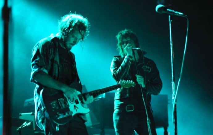 ¡Mira a Eddie Vedder de Pearl Jam tocando “Juicebox” junto a The Strokes!