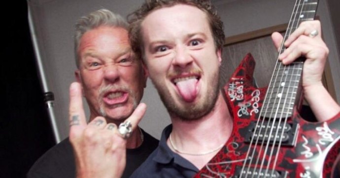 Joseph Quinn conoció a Metallica en Lollapalooza y hasta tocó “Master of Puppets” con ellos