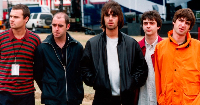 Mira una épica presentación de Oasis tocando “Live Forever” en 1996