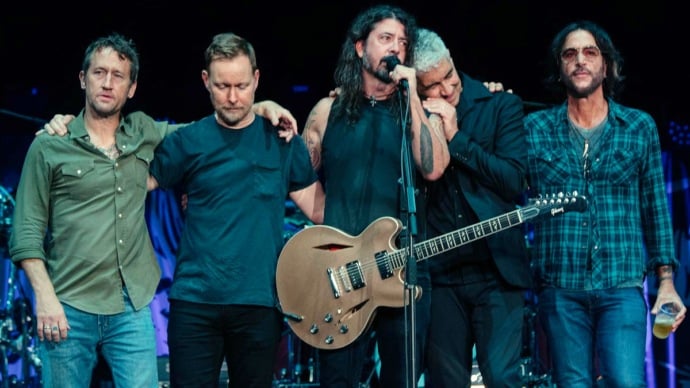 Guitarrista de Foo Fighters confirma que harán un nuevo disco sin Taylor Hawkins
