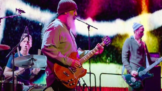 Miembros de Nirvana y Soundgarden tocan juntos en el concierto tributo a Taylor Hawkins