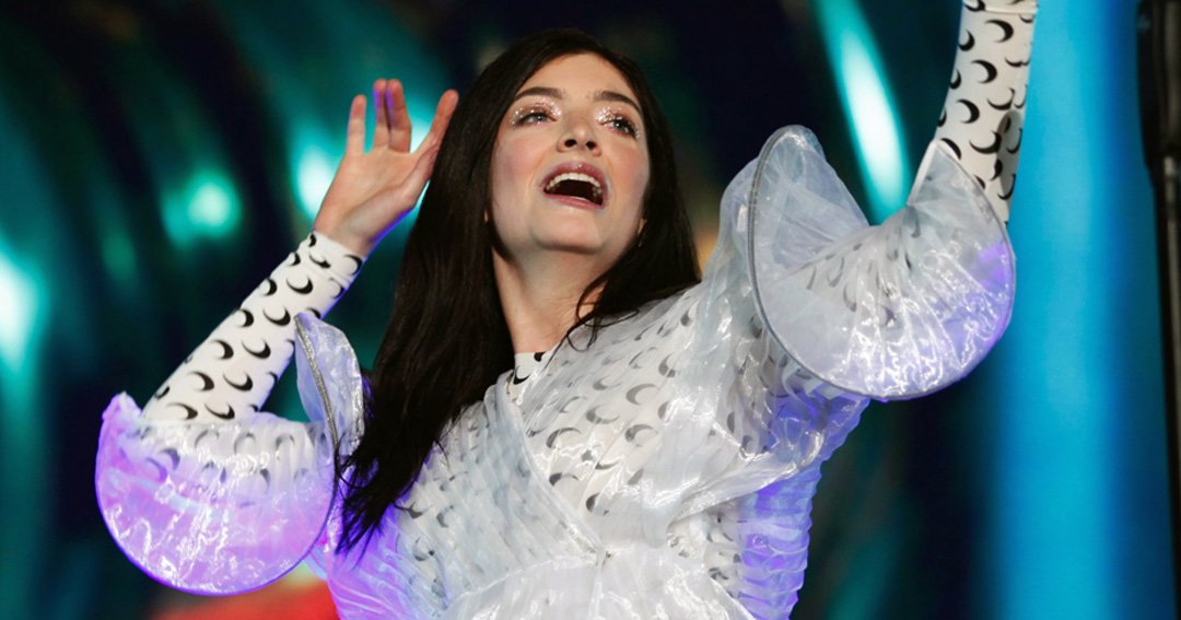 Lorde asegura que salir de gira “es una lucha demente entre salir tablas o endeudarte”