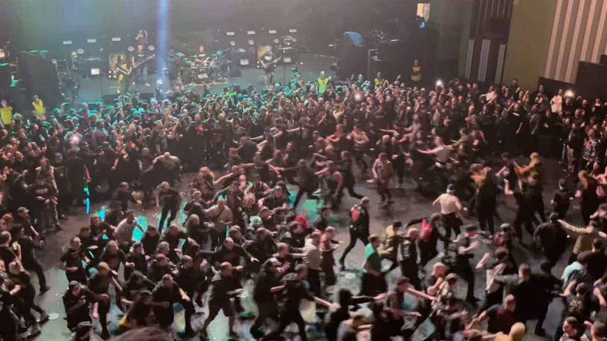 ¡De miedo! Captan en video gigantesco circle pit en un concierto de metal
