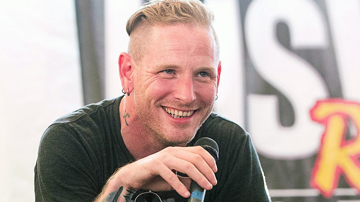 Corey Taylor de Slipknot canta una parodia de “Friday I’m In Love” de The Cure
