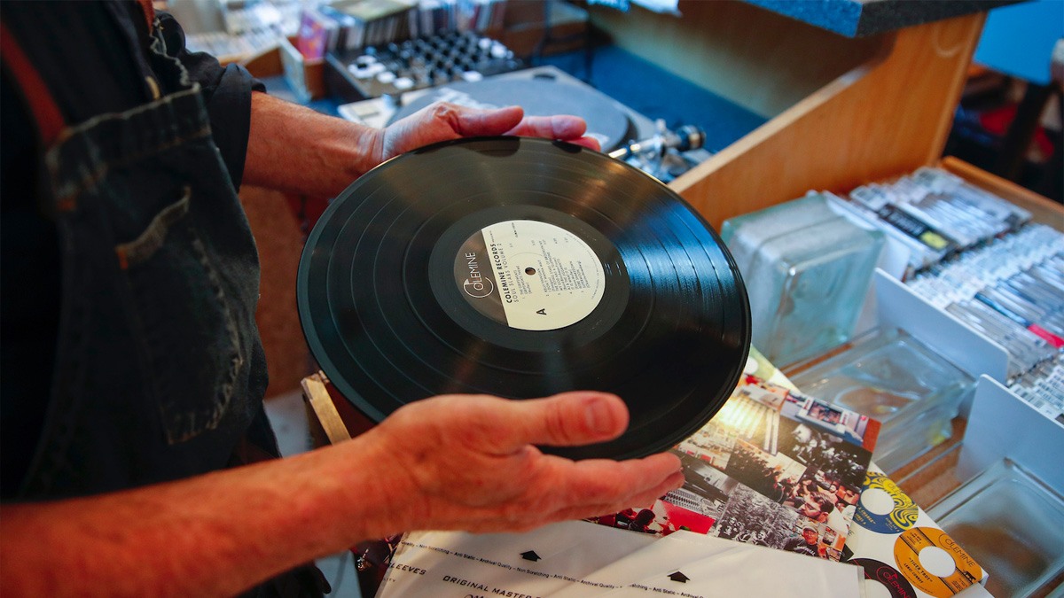 Discos de vinilo superan en ventas a los CDs por primera vez en 35 años